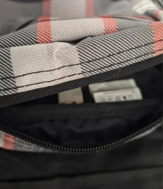 Bandolera Billabong a cuadros, bolsa de costado.