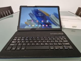 Samsung Galaxy Tab A8 con teclado