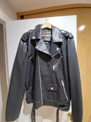Chaqueta de cuero negra