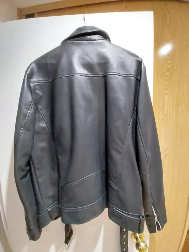 Chaqueta de cuero negra