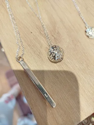 Colgante y cadena de plata