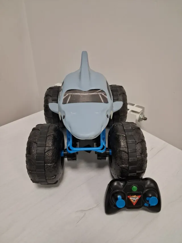 Monster Jam Camión Tiburón RC