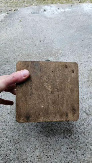 Antico macinacaffè in legno