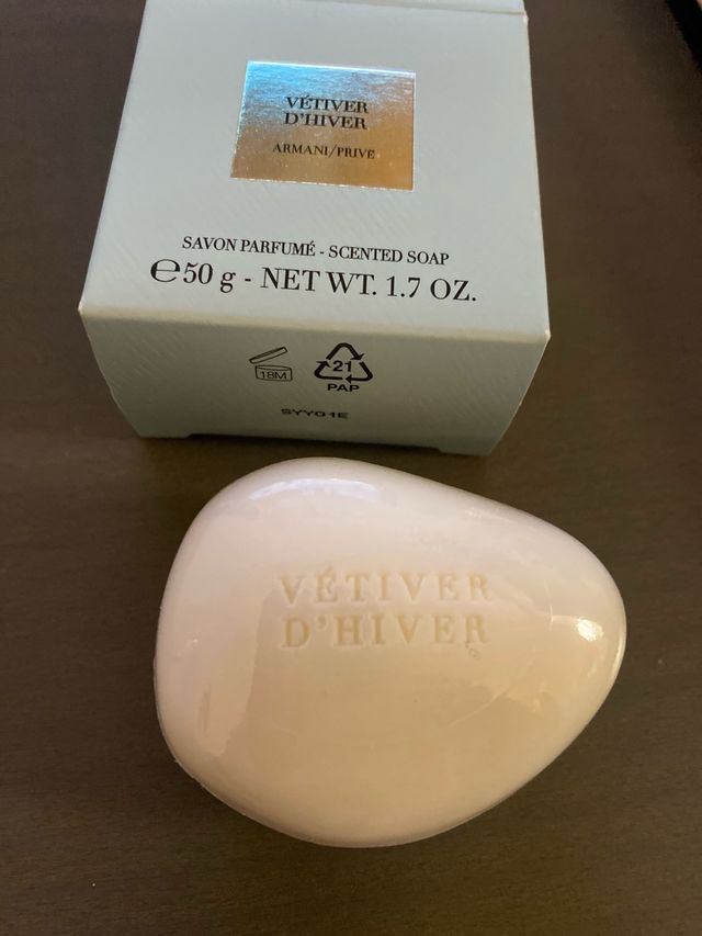Jabón Armani Vetiver d’hiver perfumado