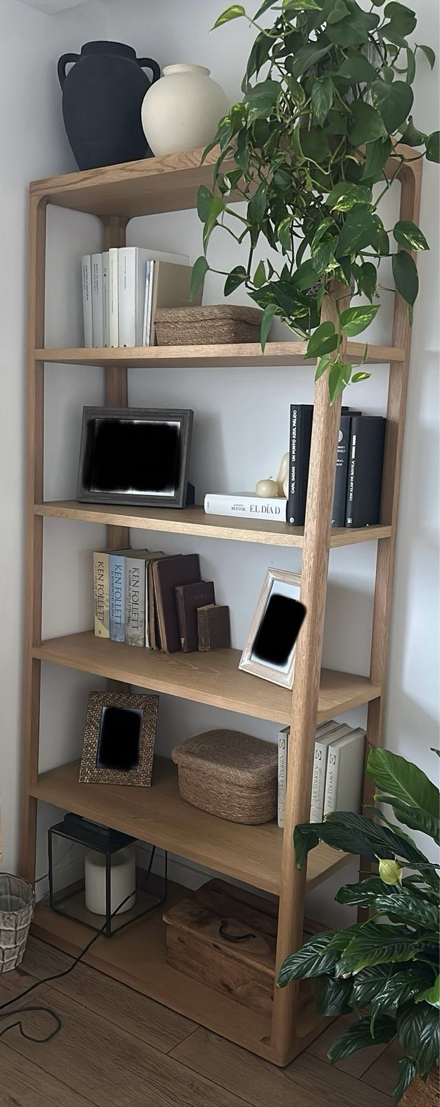 Estantería Maymai Kave Home Madera maciza roble