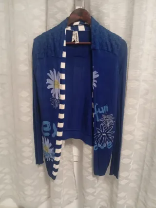 Chaqueta Desigual azul flores