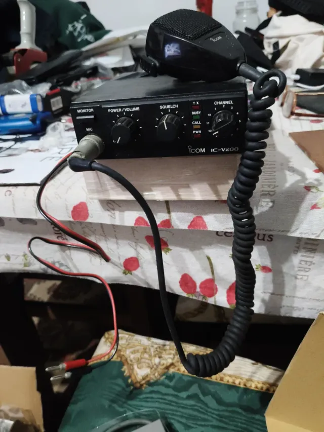 Emisora Icom IC-V200