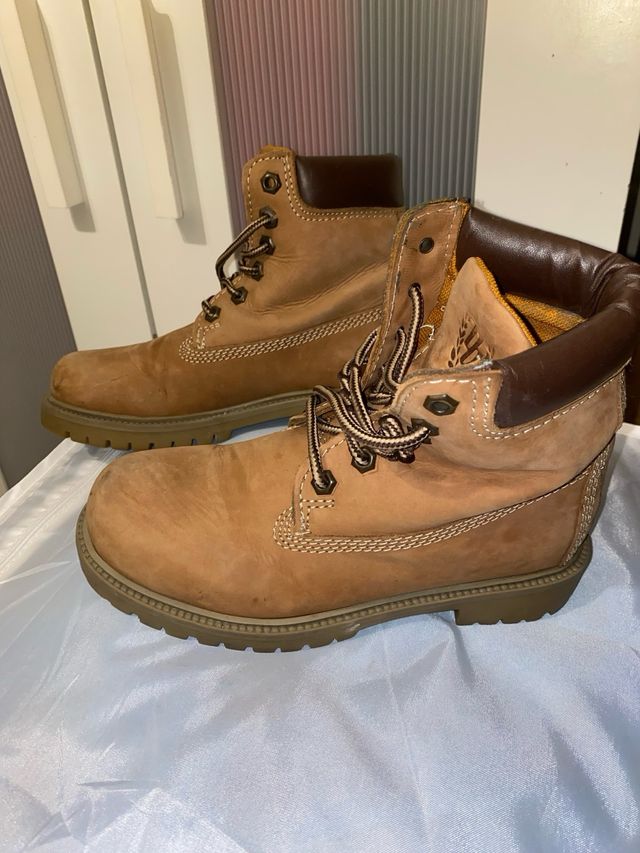 Botas unisex color camel y marrón