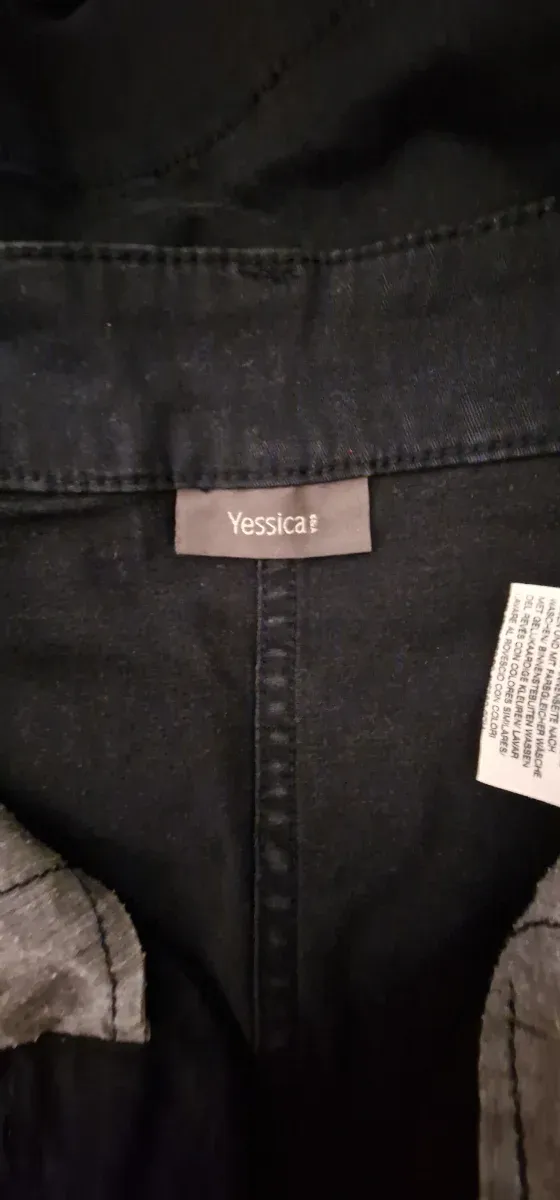 Falda azul con botones