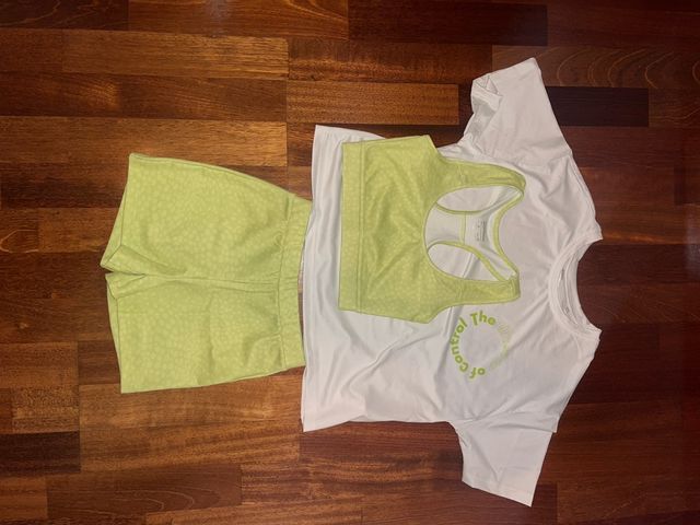 Conjunto deportivo verde y blanco Talla S