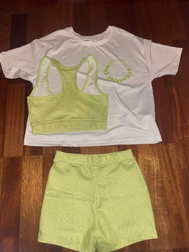 Conjunto deportivo verde y blanco Talla S
