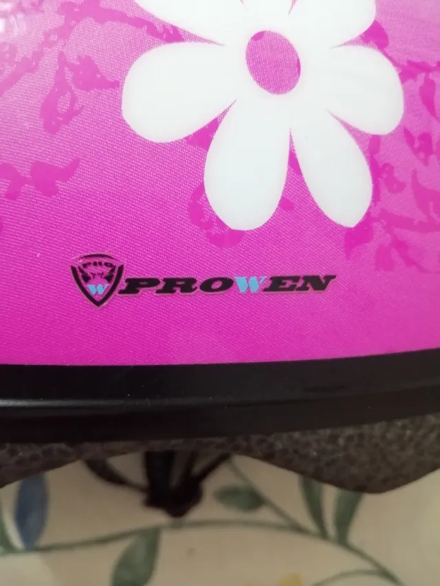 Casco infantil flores rosa