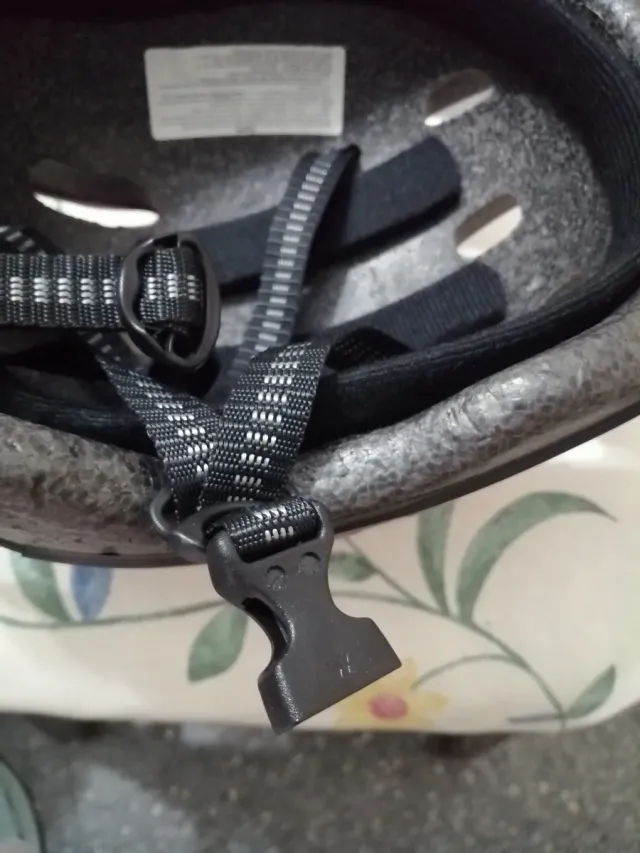 Casco infantil flores rosa