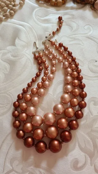 Lotto di collane vintage in vari materiali