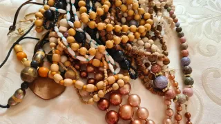 Lotto di collane vintage in vari materiali