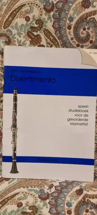 Libro partituras clarinete Divertimento