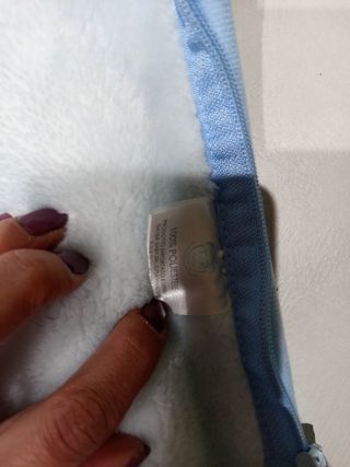 Sacca neonato in pile azzurro con stampe