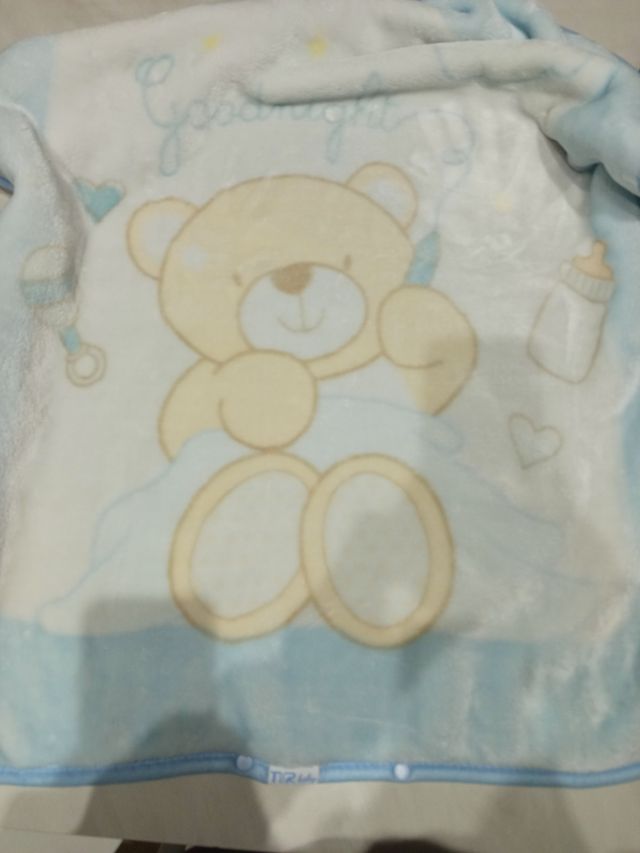 Sacca neonato in pile azzurro con stampe