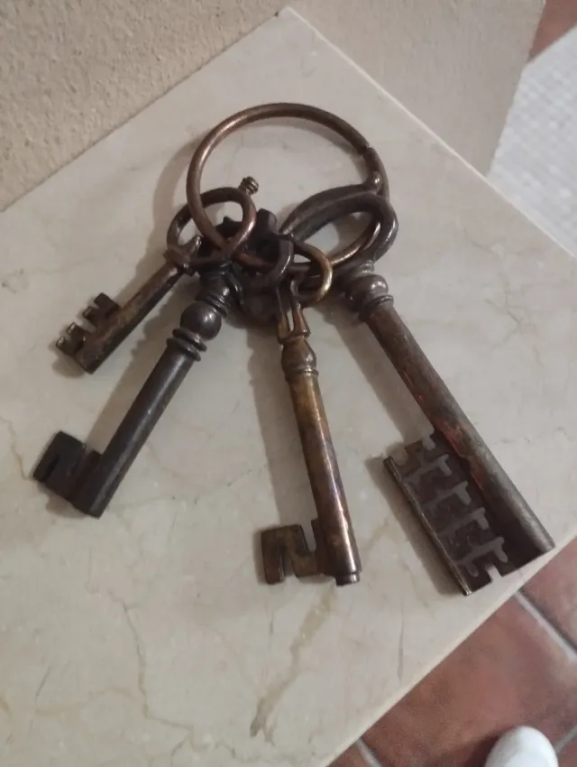 Llaves decorativas en bronce