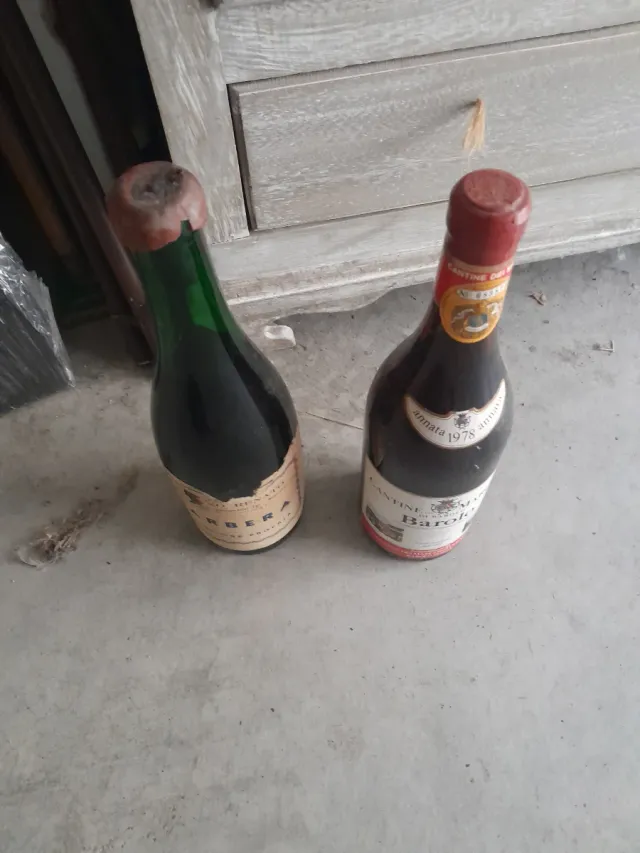 2 Bottiglie di Vino Vecchie - Barolo e Barbera