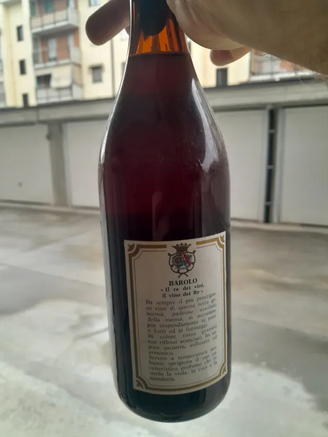 2 Bottiglie di Vino Vecchie - Barolo e Barbera