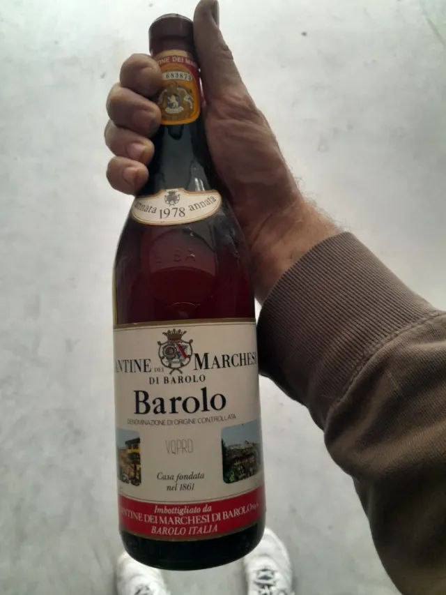 2 Bottiglie di Vino Vecchie - Barolo e Barbera
