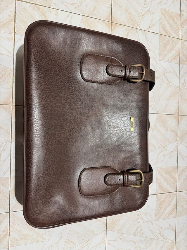 Maleta Marrón con Hebillas