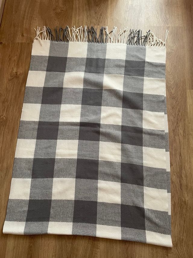 Bufanda cuadros gris y blanco