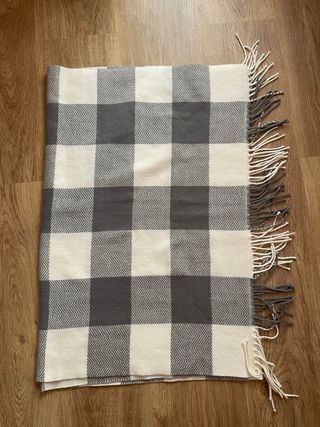 Bufanda cuadros gris y blanco
