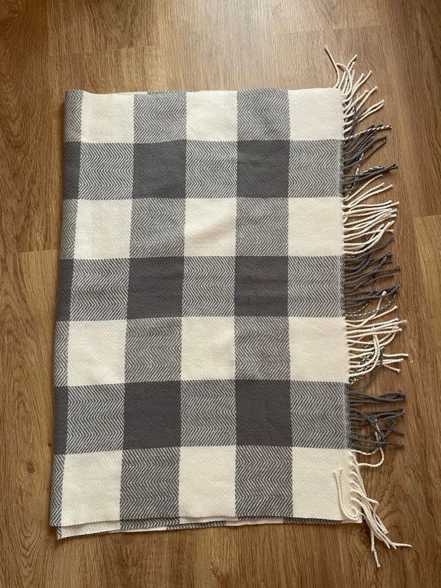 Bufanda cuadros gris y blanco