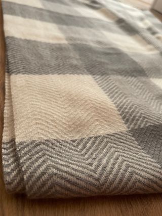 Bufanda cuadros gris y blanco