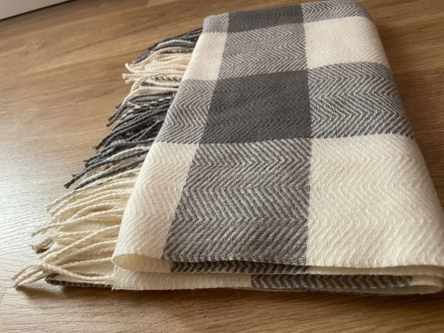 Bufanda cuadros gris y blanco