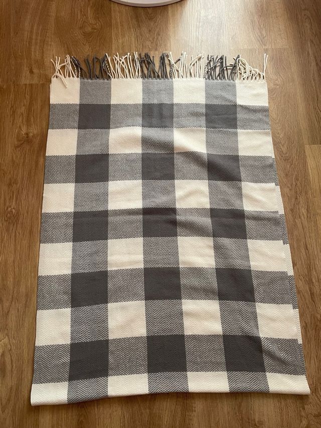 Bufanda cuadros gris y blanco