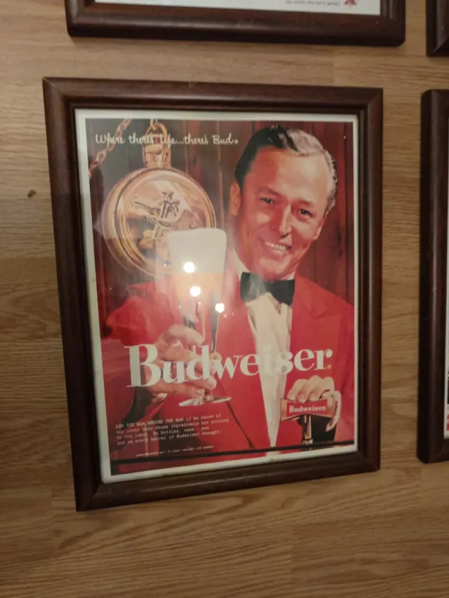 Quadri pubblicitari Budweiser in legno e carta