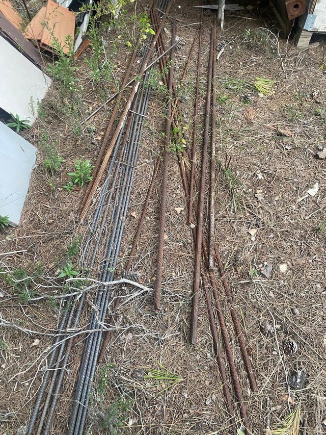 Lote de varillas de hierro corrugado