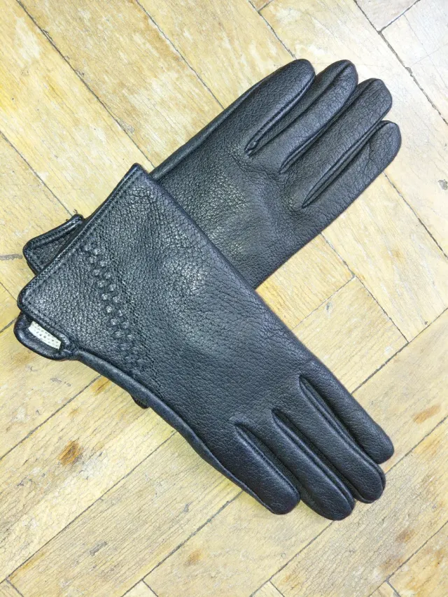 Guantes de piel negros