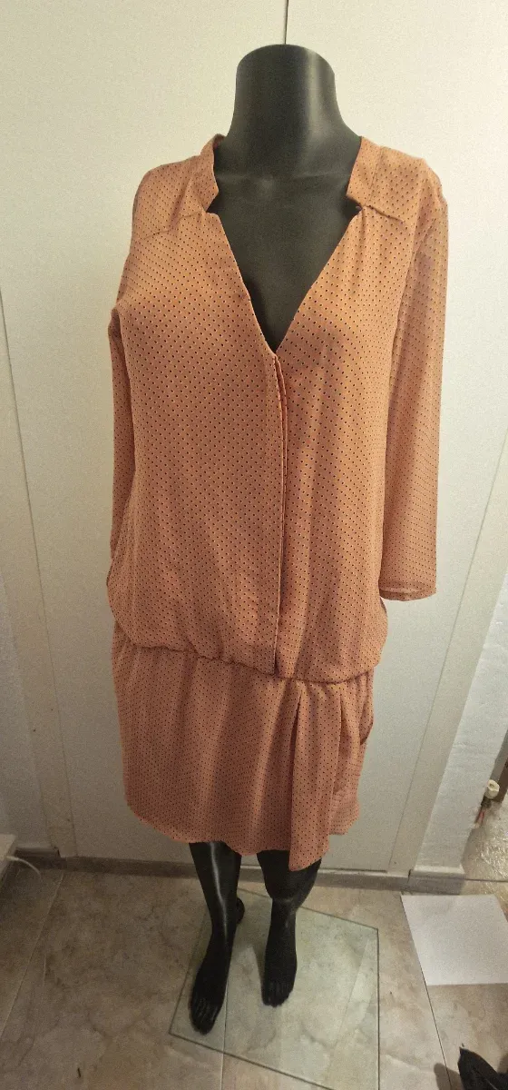 Vestido naranja con lunares negros