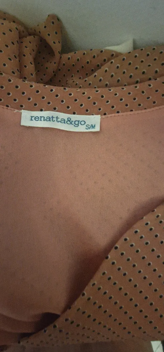 Vestido naranja con lunares negros