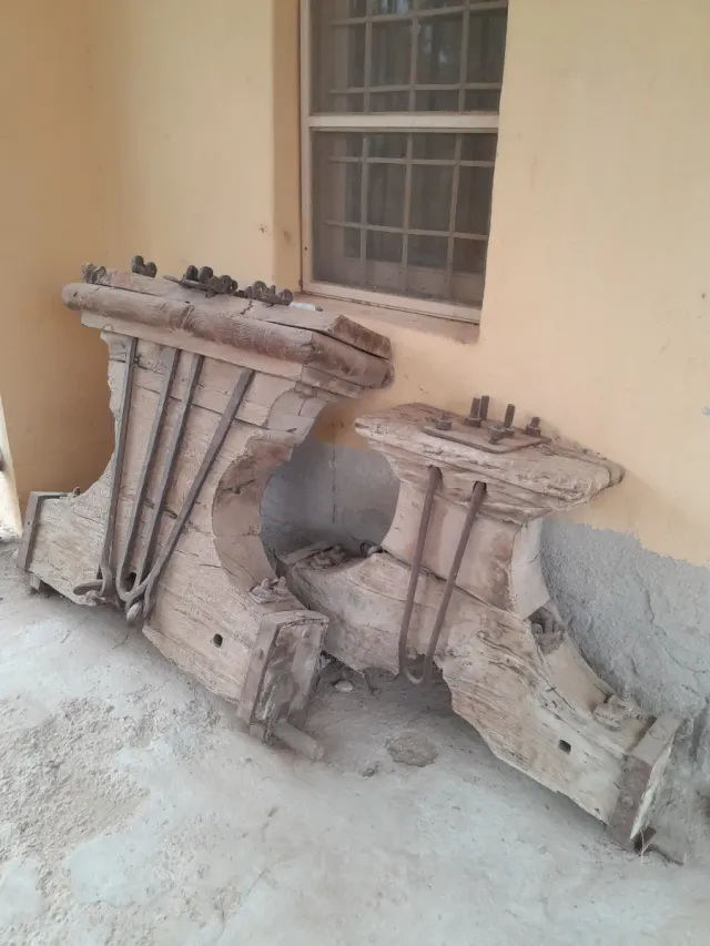 Lote 2 Yugos/Contrapesos Siglo XVIII