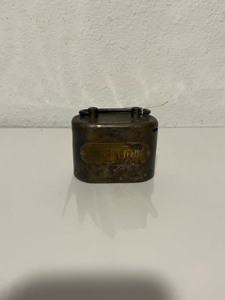 Hucha antigua de latón