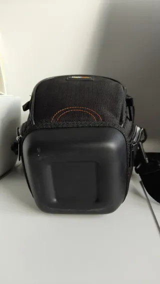 Funda cámara Amazon Basics