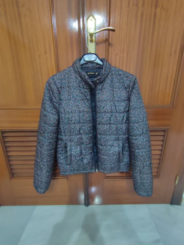 Chaqueta acolchada estampada mujer