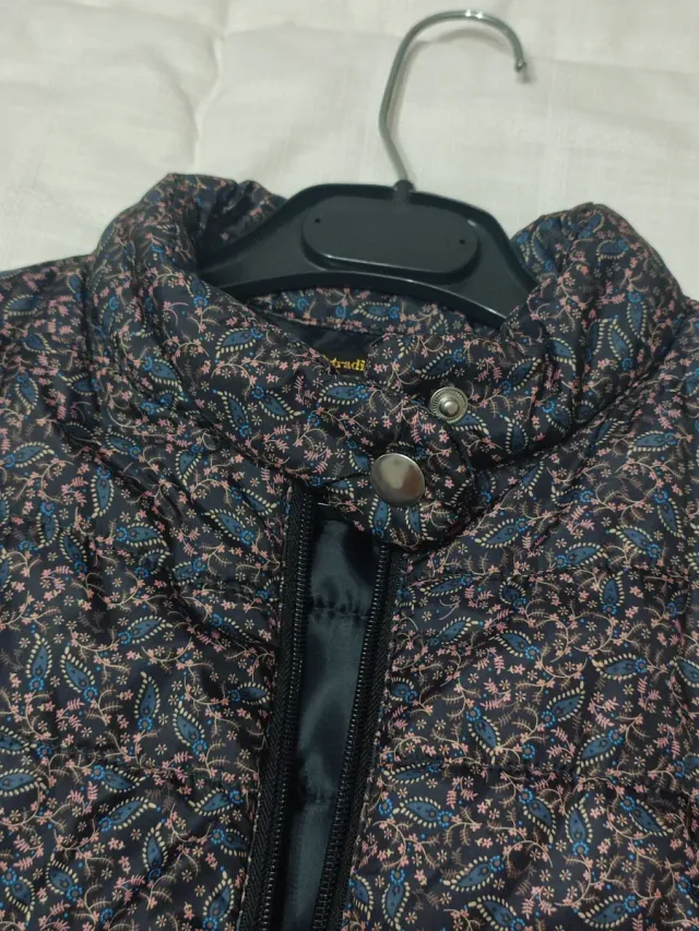 Chaqueta acolchada estampada mujer