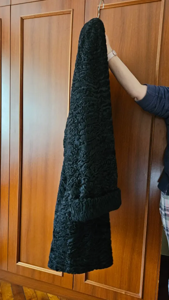 Abrigo de astracán negro talla 50