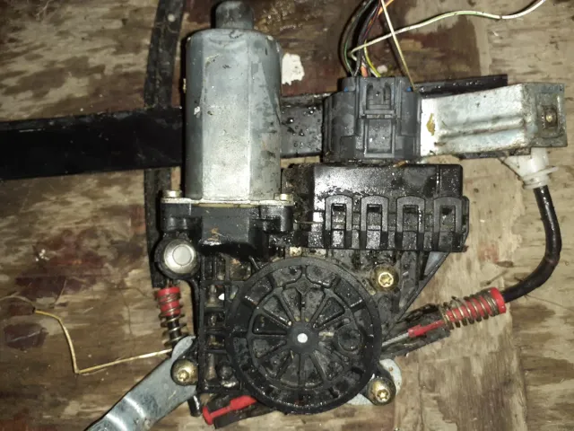 Elevalunas delantero izquierdo Ford mondeo