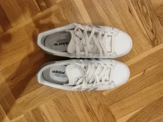 Zapatillas Adidas Blancas y Azules Nuevas