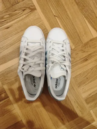 Zapatillas Adidas Blancas y Azules Nuevas