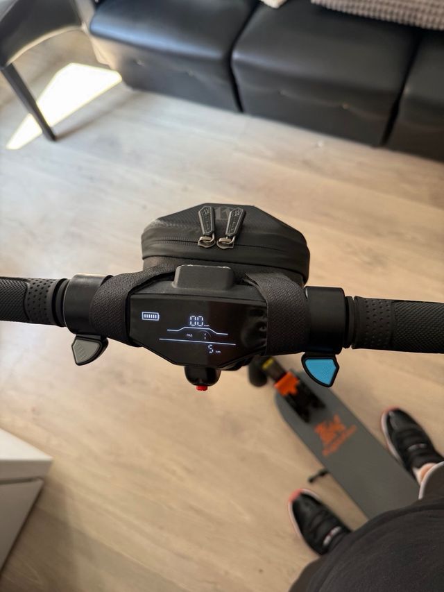 Monopattino Elettrico Arancione e Nero