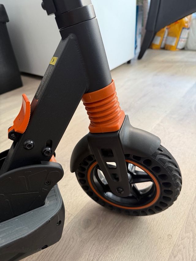 Monopattino Elettrico Arancione e Nero