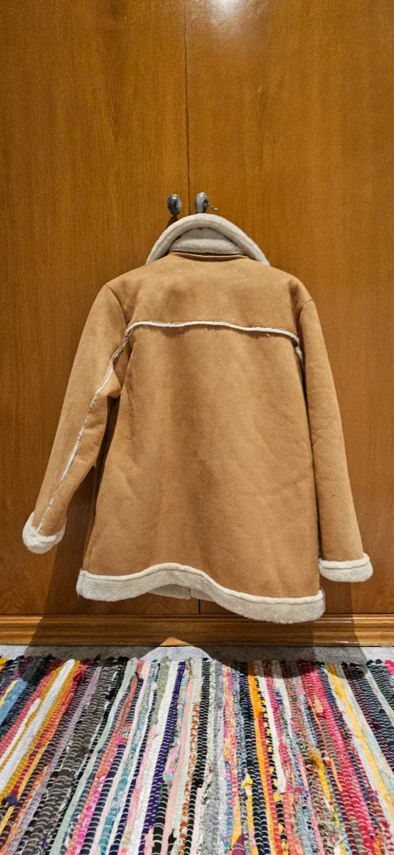 Chaqueta de invierno beige y marrón